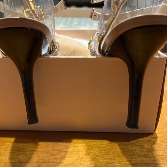 BCBG Black Patent & Tan Studded slingback heels Sz 9 - Picture 4 of 12